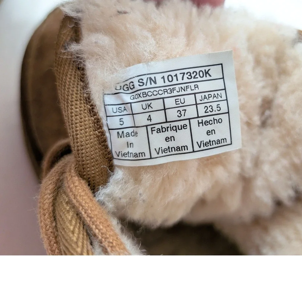 UGG Neumel II Chestnut Suede Lace Up Boots 1017320K‎ Kids Size 5 Brown